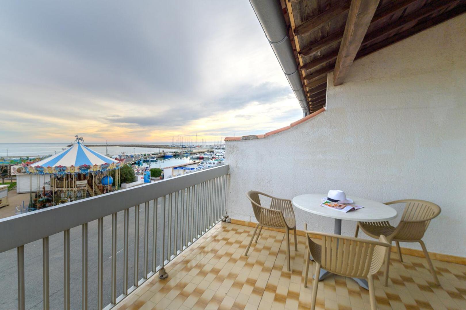 Abrivado Hotel Сен Мари де ла Мер Екстериор снимка